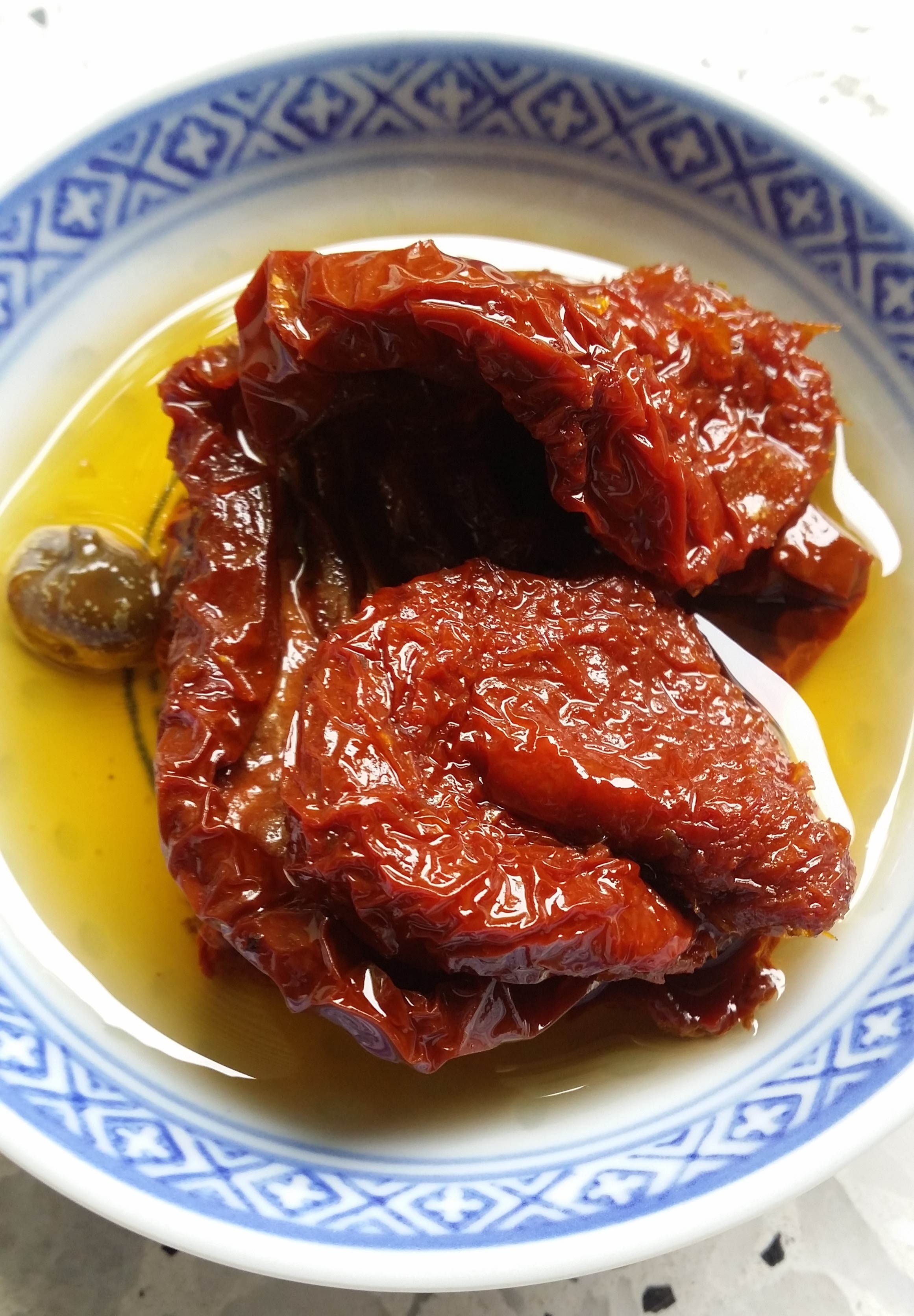 Sun-dried tomatoes for treatment of advanced prostate cancer